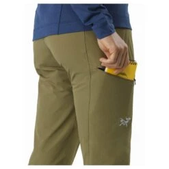 ArcTeryx Gamma LT Womens Softshell Pant 12 ArcTeryx Gamma LT Womens Softshell Pant -Mountaineering Equipment Store ArcTeryx Gamma LT Womens Softshell Pant Person Pocket20 560855 1