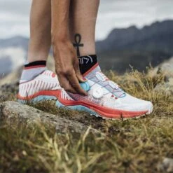 La Sportiva Jackal II Boa Womens Trail Running Shoe - White/Hibiscus -Mountaineering Equipment Store La Sportiva Jackal II Boa w White Hibiscus 05