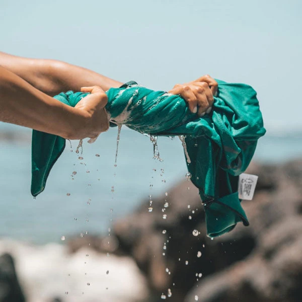 LifeVenture Recycled SoftFibre Trek Towel - Large 4 LifeVenture Recycled SoftFibre Trek Towel - Large - Image 2