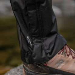 Outdoor Research Helium Waterproof Womens Pant 16 Outdoor Research Helium Waterproof Womens Pant -Mountaineering Equipment Store OutdoorResearch HeliumRainPant 01 1